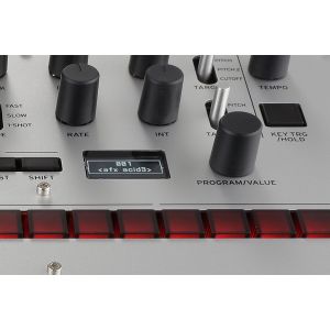 El Osciloscopio visualiza el sonido y la secuencia.